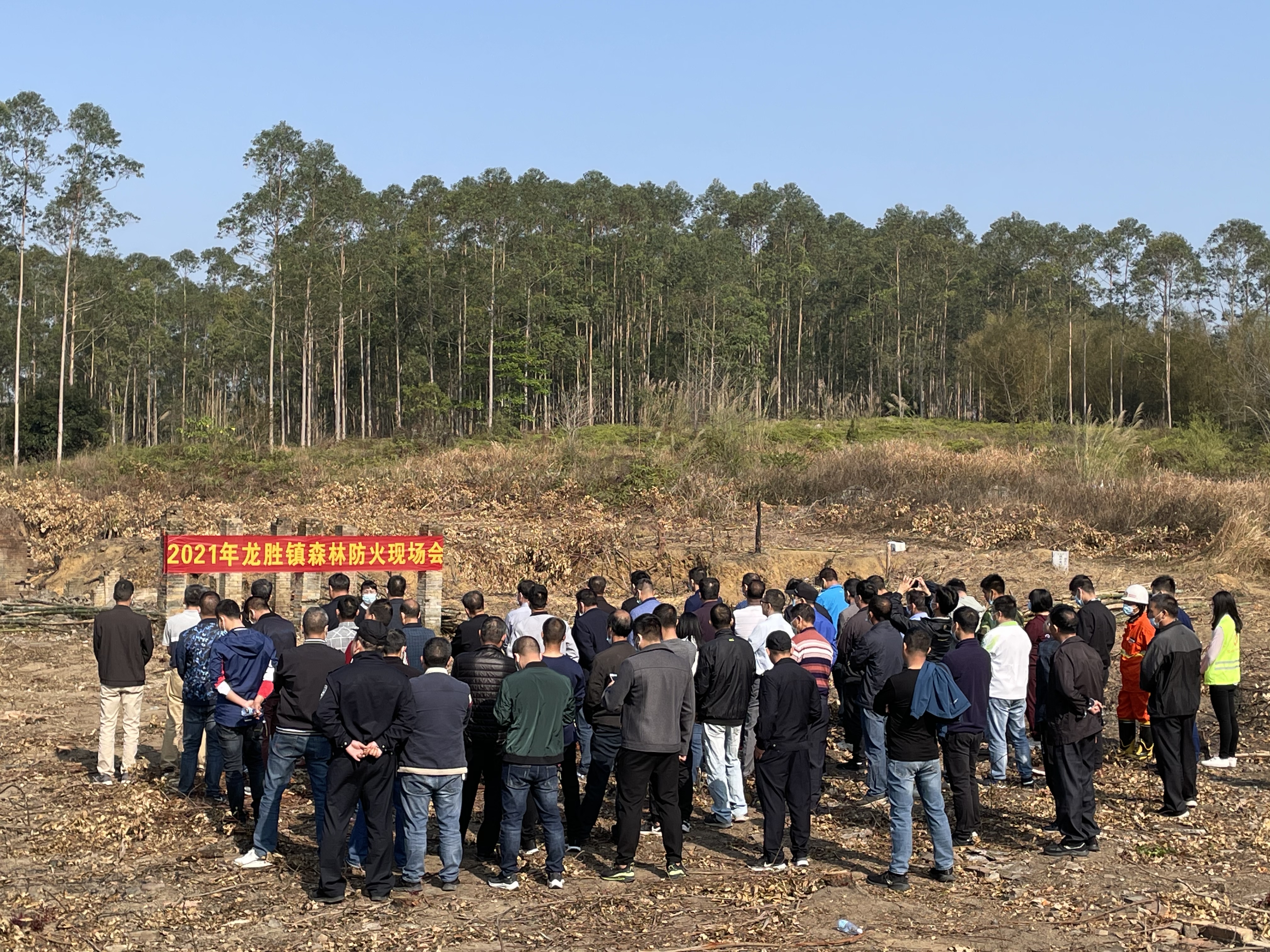 2月20日，龍勝鎮(zhèn)在西杰村委會(huì)廣興村召開(kāi)2021年森林防火工作現(xiàn)場(chǎng)會(huì).jpg